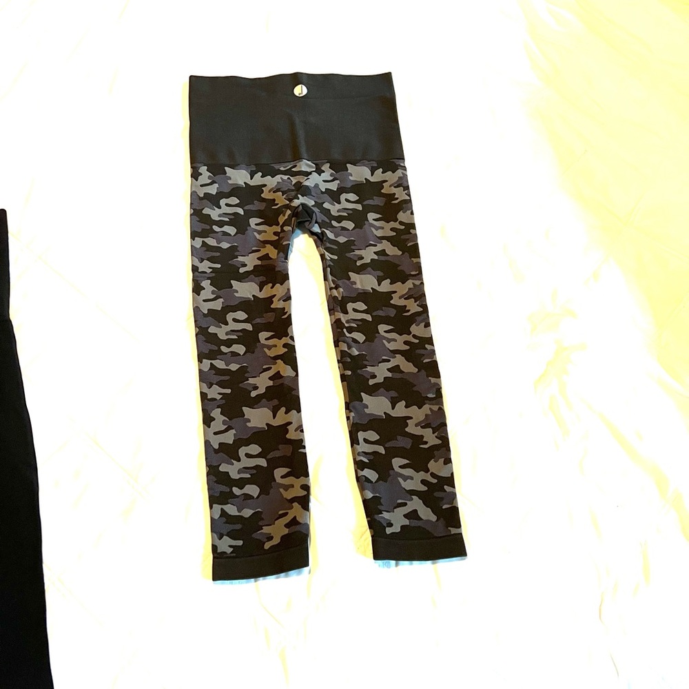 Preggo Leggings size L/XL